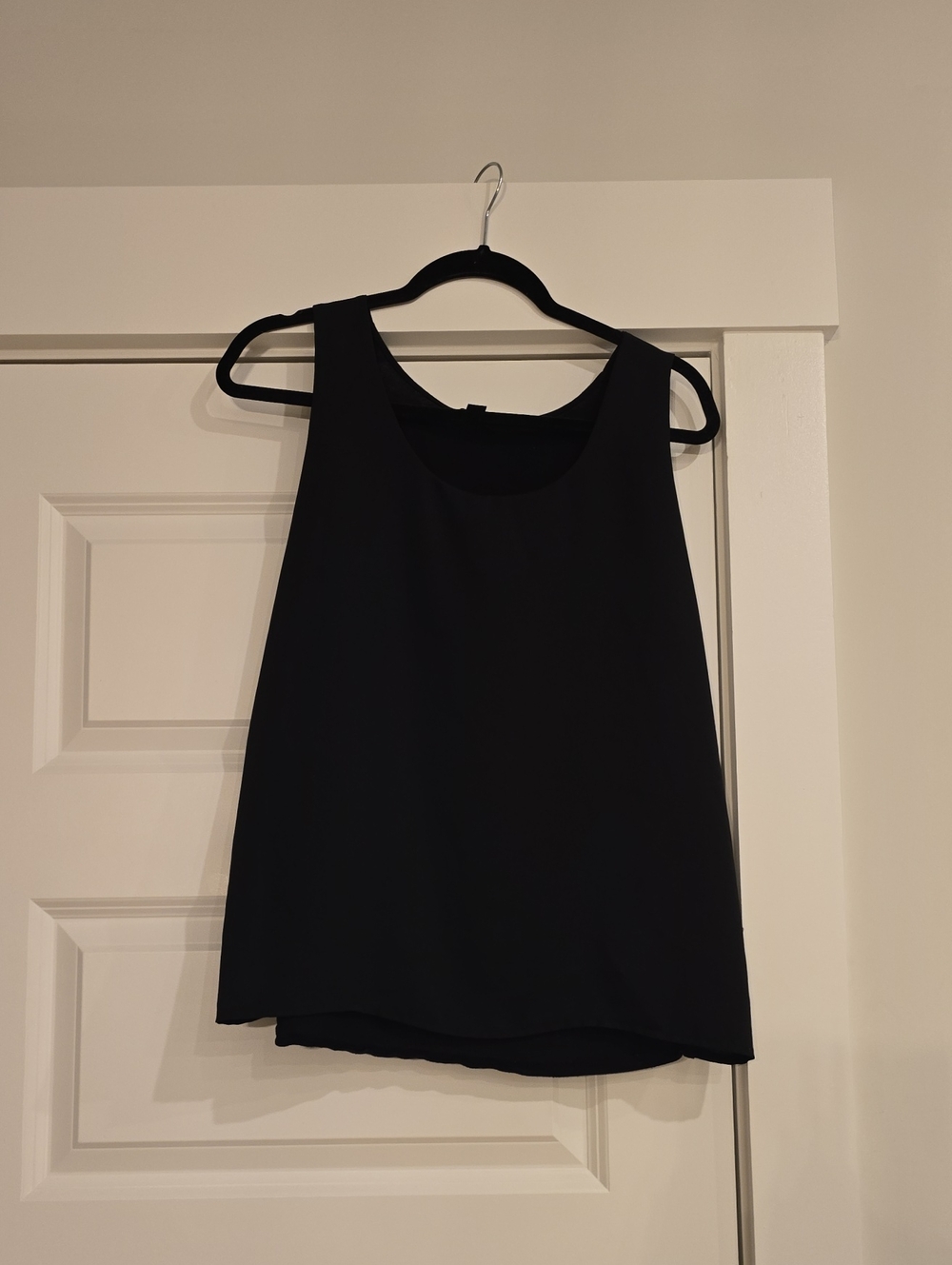 Ann Taylor Black Sleeveless Scoop Neck Camisole
